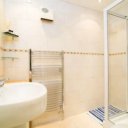 Degembris 4* St Newlyn East